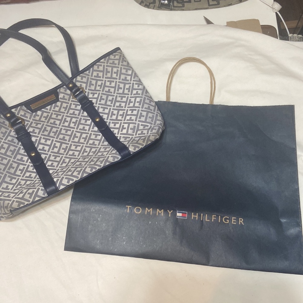 Tommy Hilfiger Zip-Top Purse Double Straps W/Shopping Bag